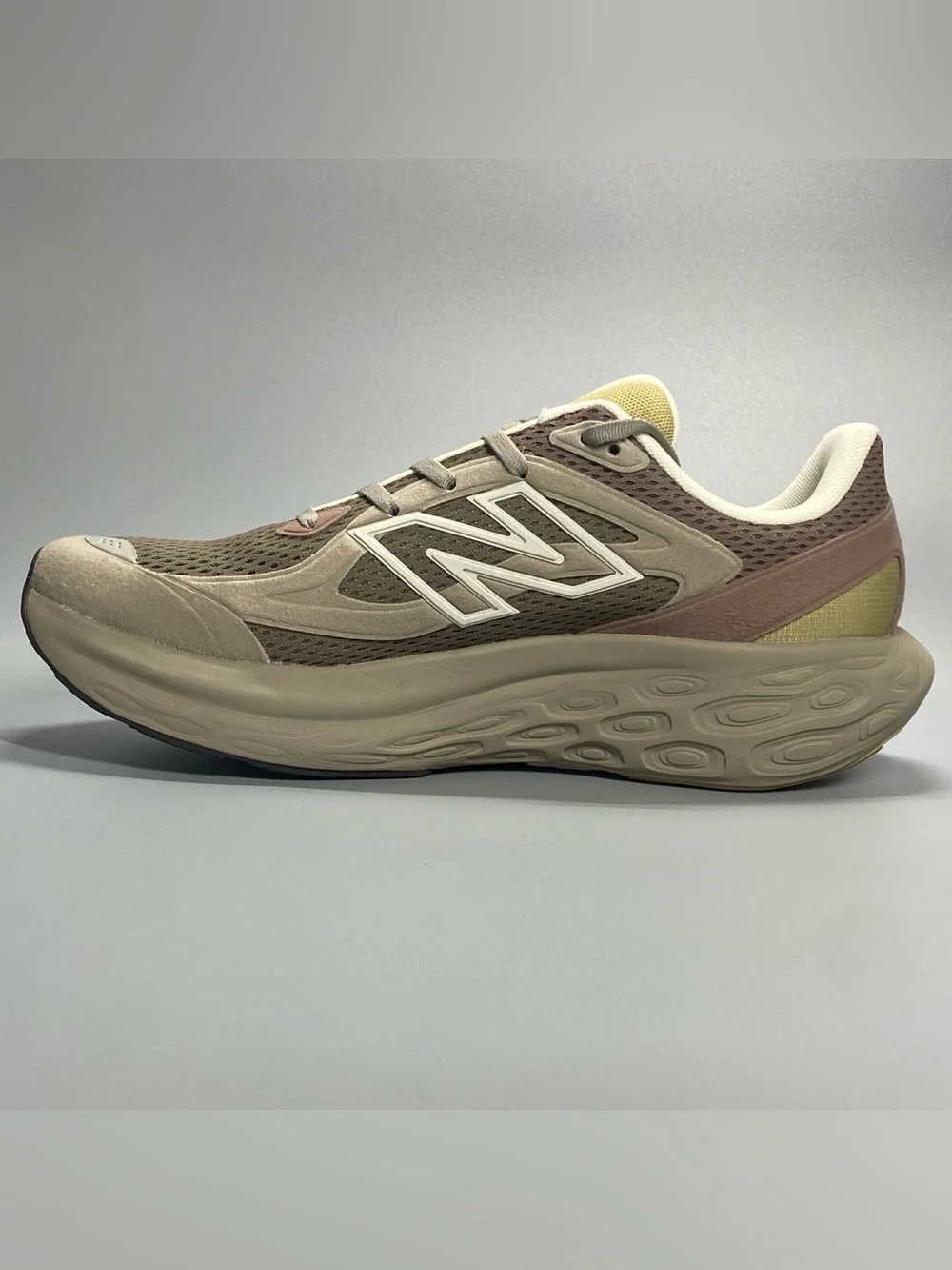 New Balance Fresh Foam Trainer UTRNAC Beige Pink Mens 10.5 Running
